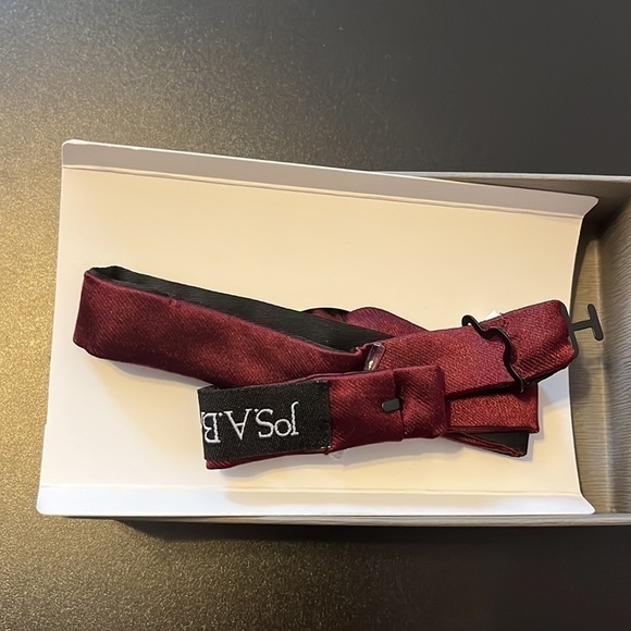 JOS A Bank Ribbed Pre-Tied Bow Tie NWT - Picture 3 of 3
